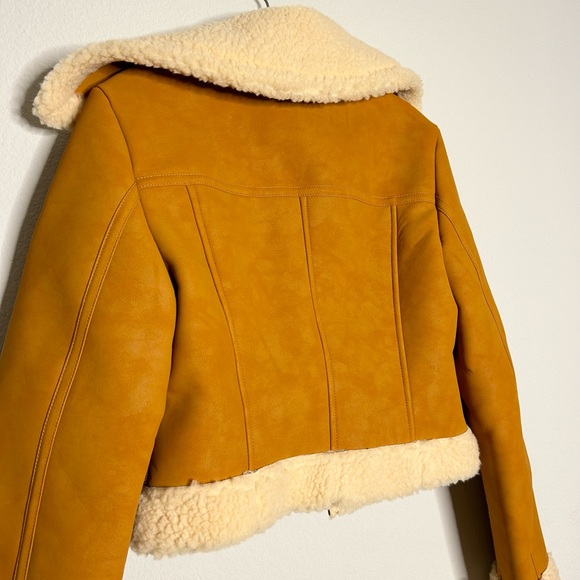 NWT L’Academie x Revolve Taryn Fitted Shearling Jacket in Tan - Picture 6 of 12